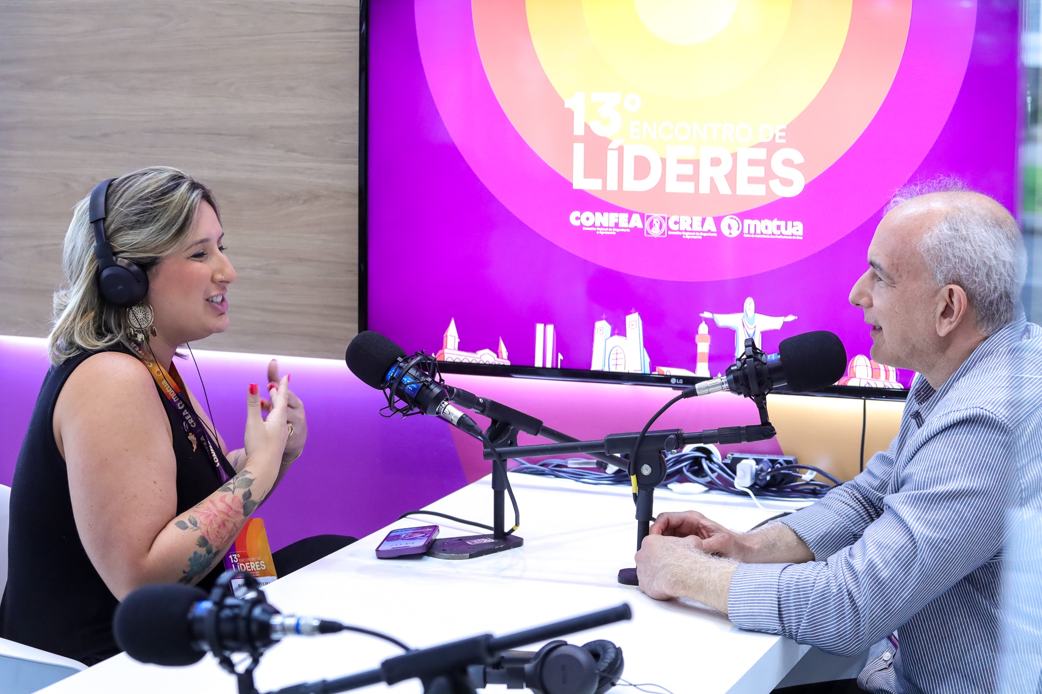 Jornalista Bárbara Oliveira em PodCast com o influenciador