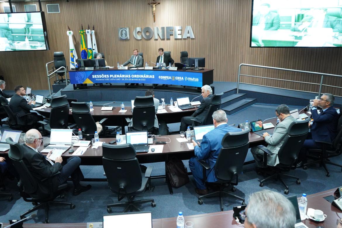 Conselheiros federais reunidos em Brasília para o início das sessões plenárias de maio
