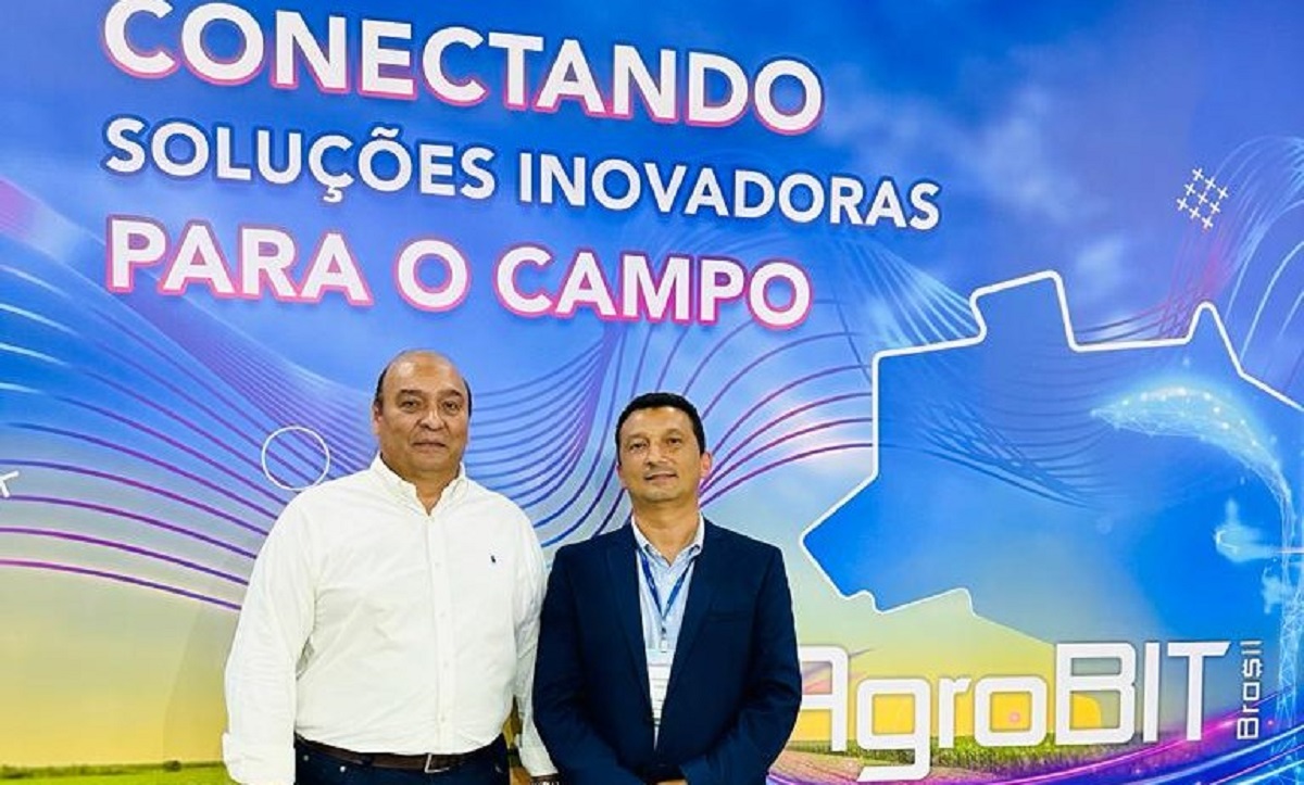 Eng. agr. José Barbosa Duarte Júnior (dir.)  e eng. civ. Marcelo Janene El-Kadre, presidente da Sociedade Rural do Paraná, organizadora do AgroBIT Brasil