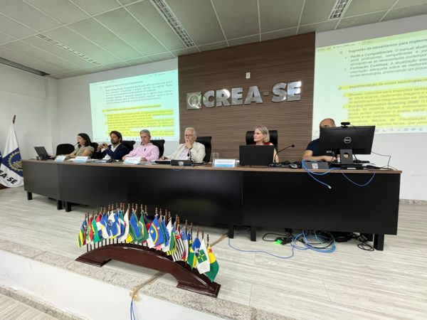 Mesa de trabalhos da Coordenadoria Nacional de Câmaras Especializadas de Engenharia Civil (CCEEC), reunida em Aracaju