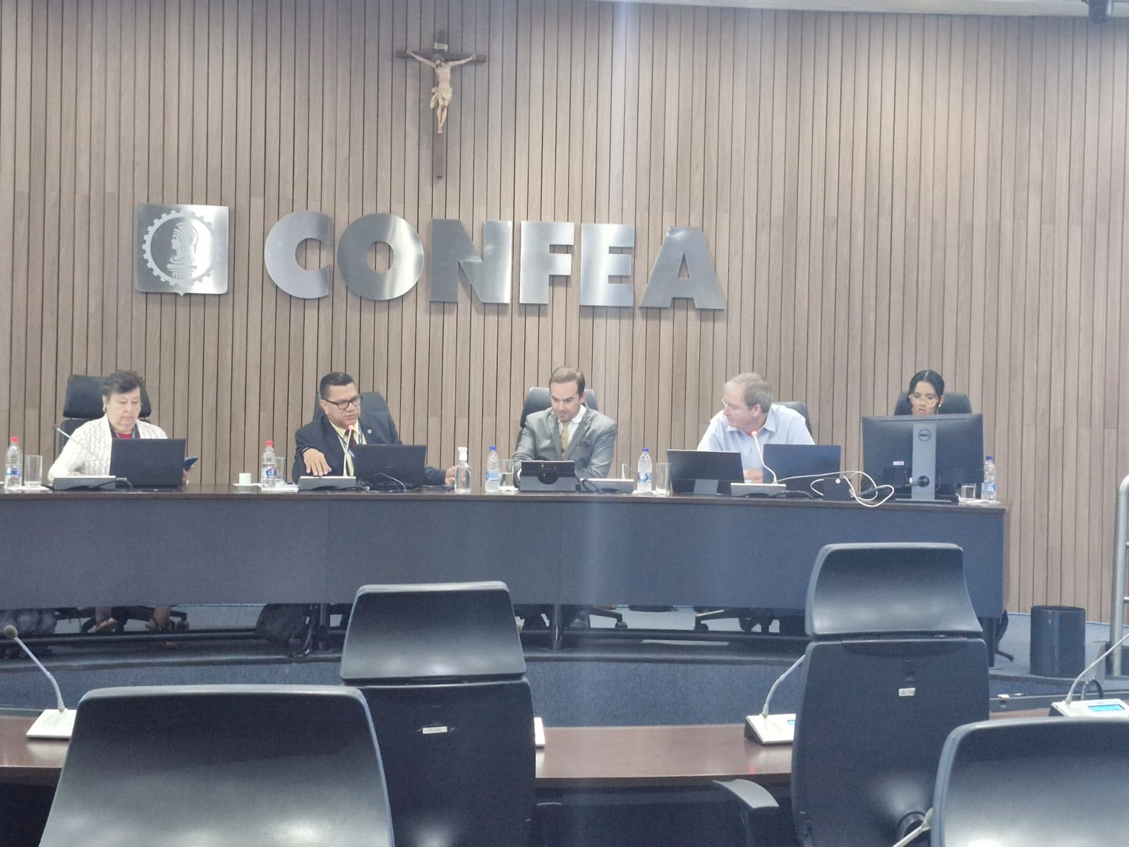 Mesa de trabalhos da reunião da CEF que simulou a eleição de 19 de julho