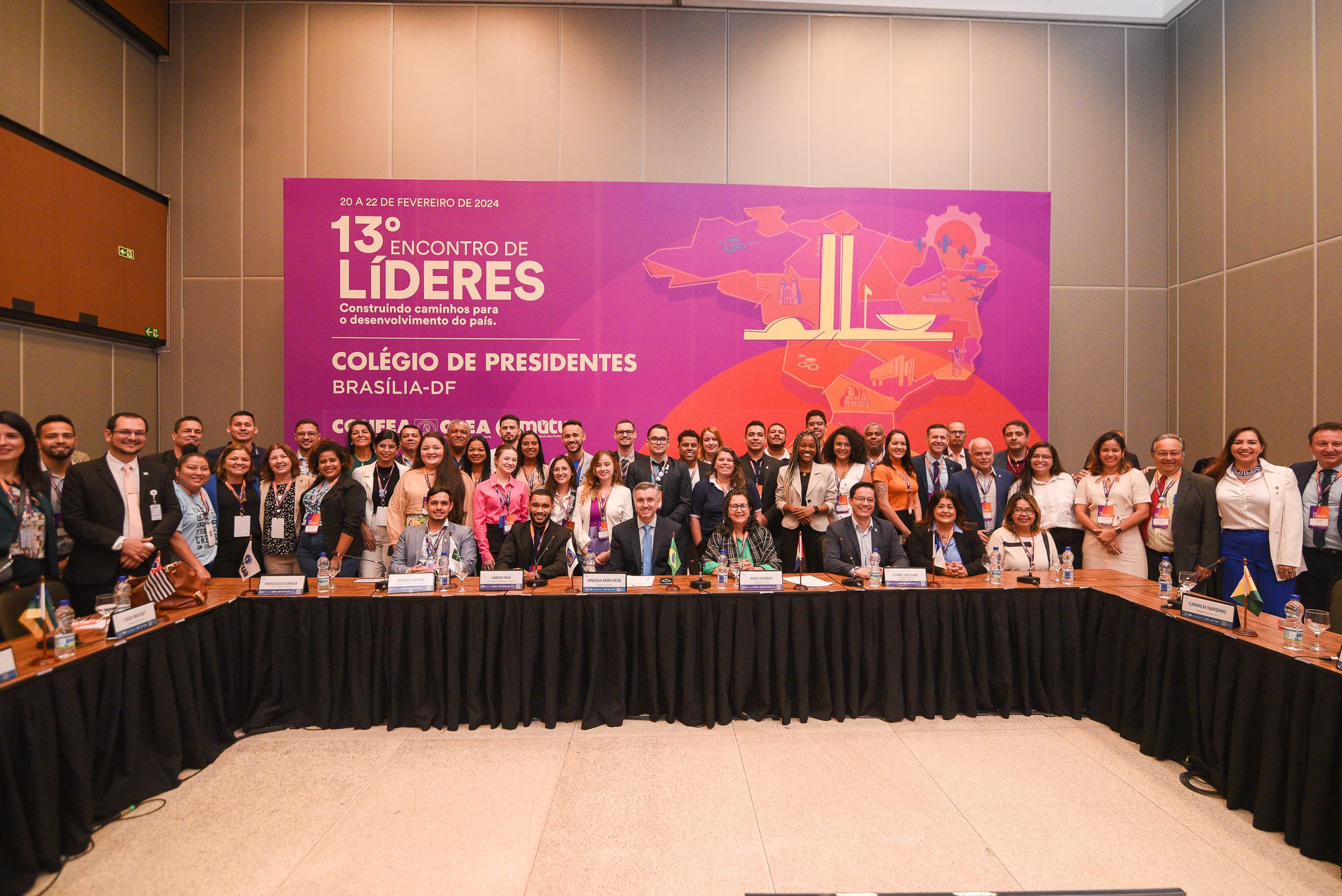 Participantes do Colégio de Presidentes (CP), conselheiros federais e convidados do Crea Júnior