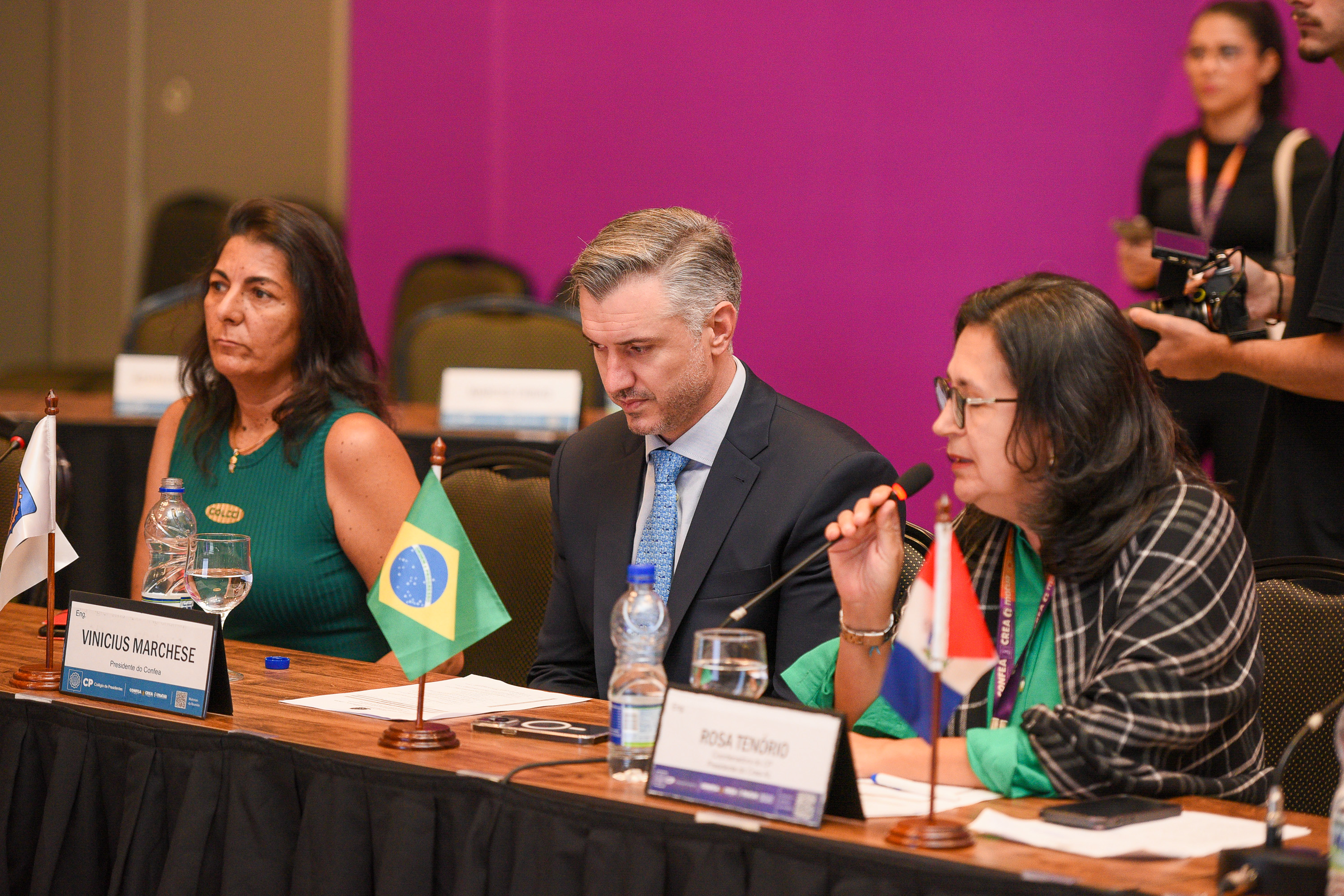 Presidente Adriana Resende (DF), presidente Vinicius Marchese e presidente Rosa Tenório (à dir)