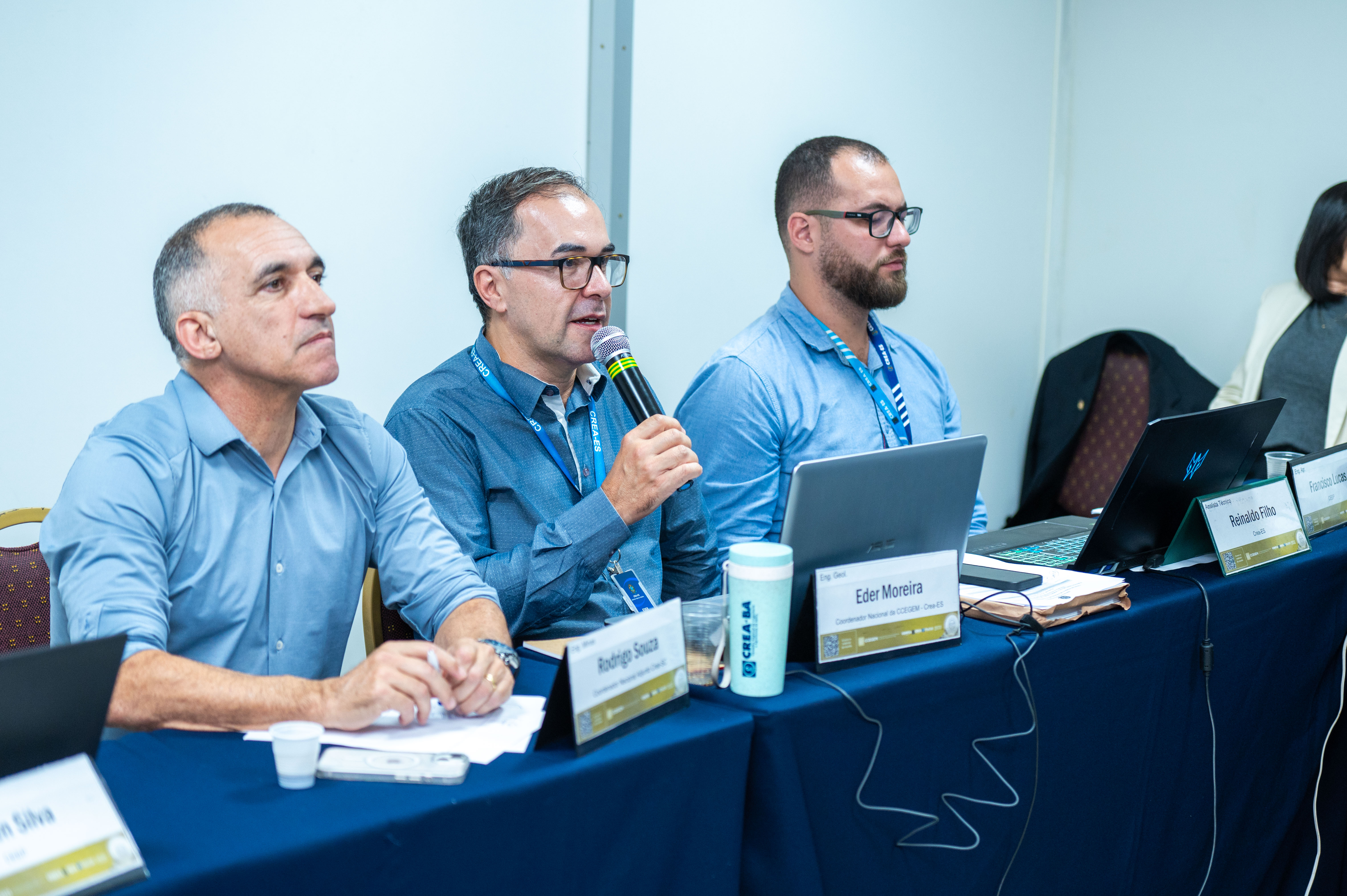 Coordenador Éder Moreira descreve as ações da CCGEM para os profissionais do Sistema