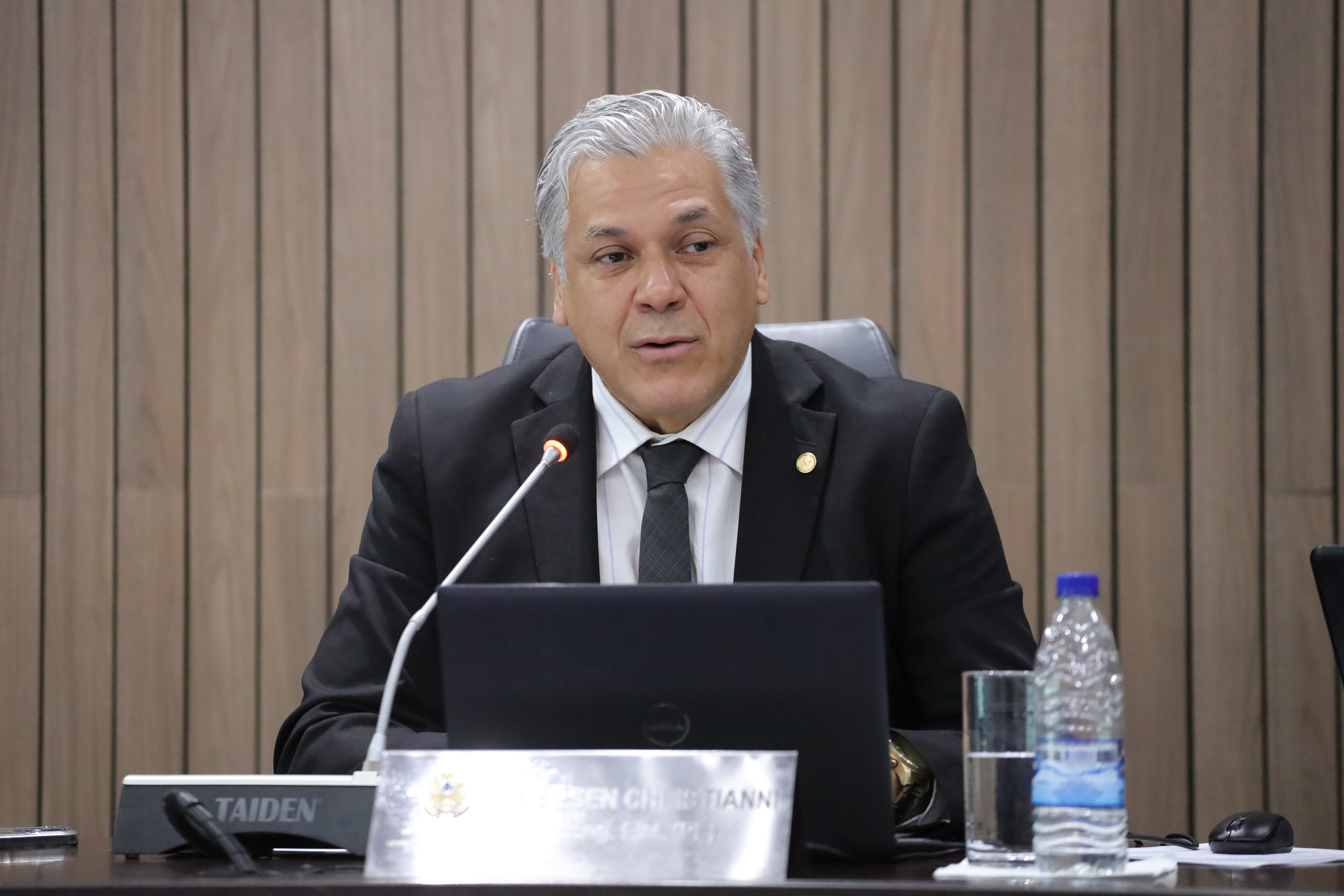 Vice-presidente eng. ftal. Nielsen Christianni conduziu os trabalhos na parte da tarde
