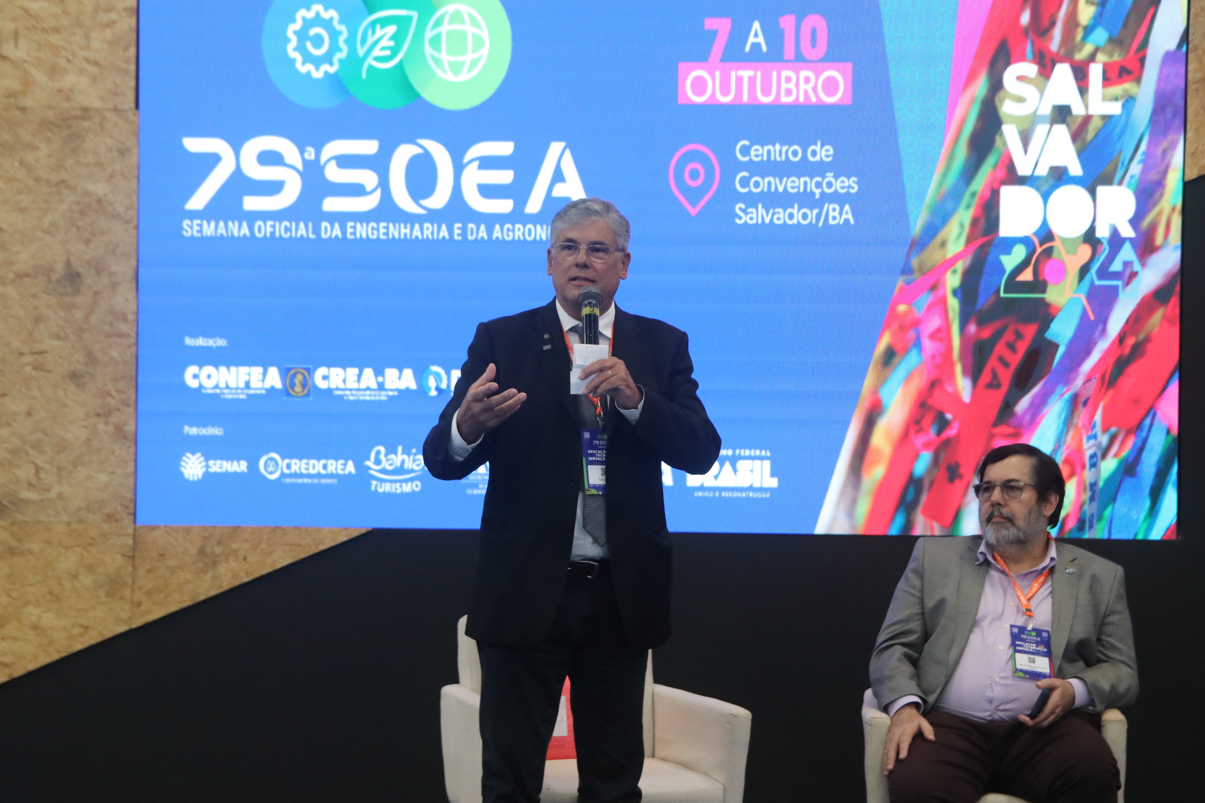 Vice-presidente do Confea, eng. Luiz Lucchesi, moderou a debate