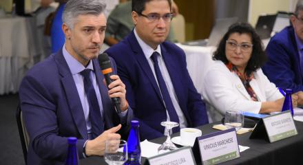 Presidente Vinicius Marchese ao lado do coordenador Antônio Barreto e da coordenadora adjunta da CCEAGRO, Maria Helena de Araújo