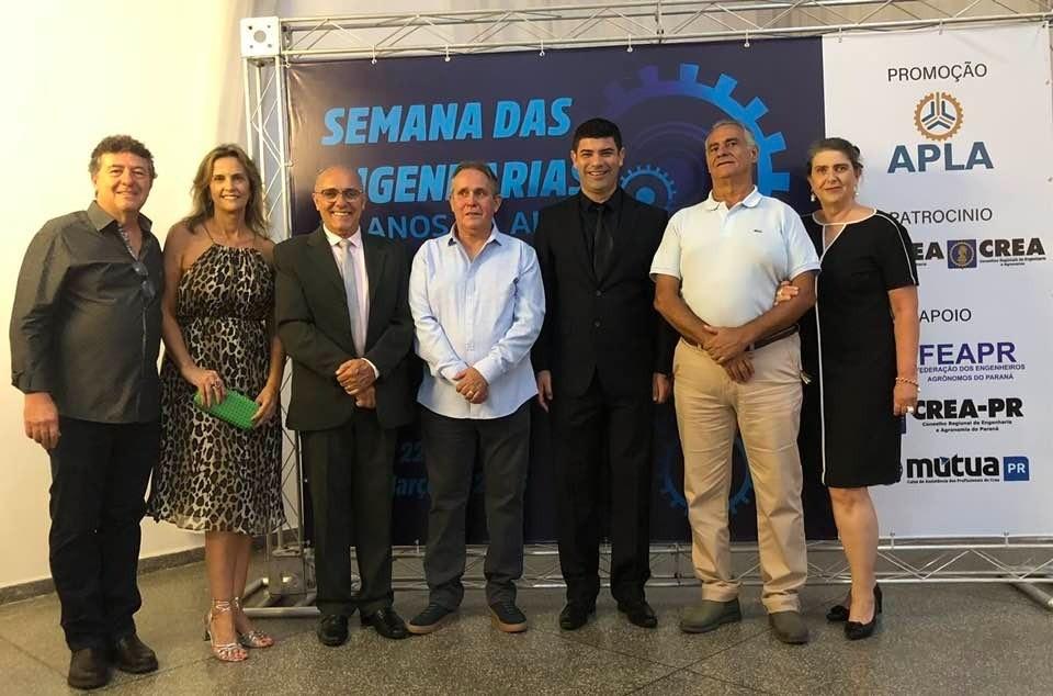 Presidente da Apla entre alguns dos associados da entidade paranaense que celebra 33 anos