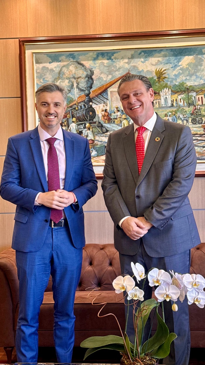 Presidente do Confea, eng. Vinicius Marchese, e ministro da Agricultura e Pecuária, Carlos Fávaro